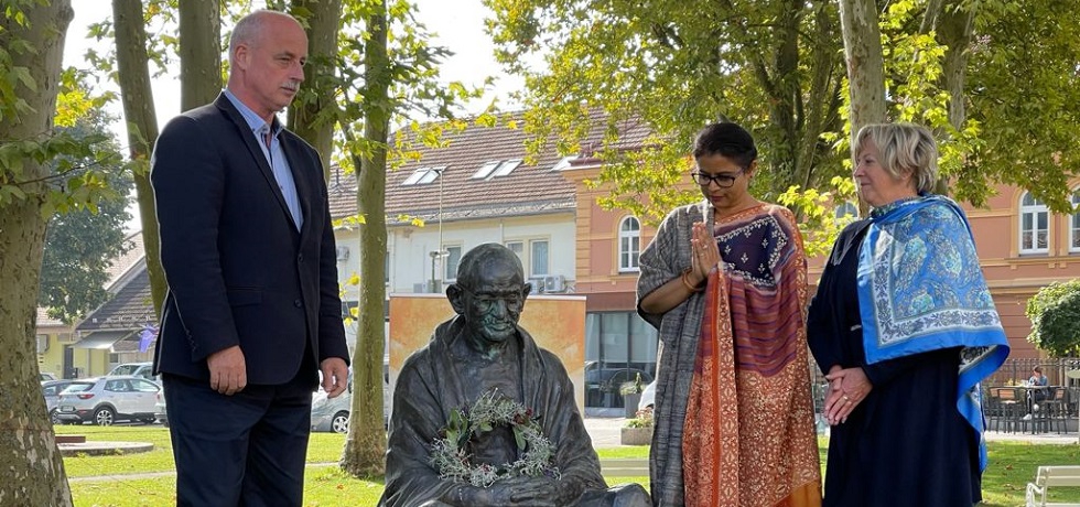 Embassy of India and City Municipality of Slovenj Gradec hosted the celebration of 152nd Birth Anniversary of Mahatma Gandhi, the International Day of Non-Violence and ShastriJayanti under Amrit Mahotsav on 2 October 2021 